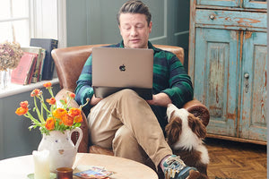 Ο διάσημος σεφ Jamie Oliver και η αδυναμία του στον Conker